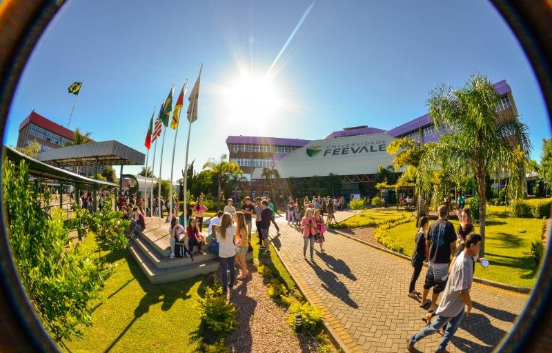 Per&iacute;odo de vig&ecirc;ncia para universidades vai de cinco a dez anos 