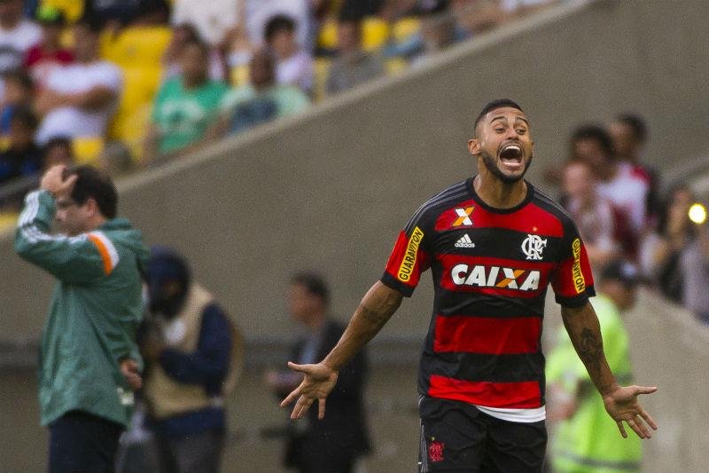Altera&ccedil;&atilde;o em cl&aacute;usula de contrato atrasa an&uacute;ncio de Kayke 