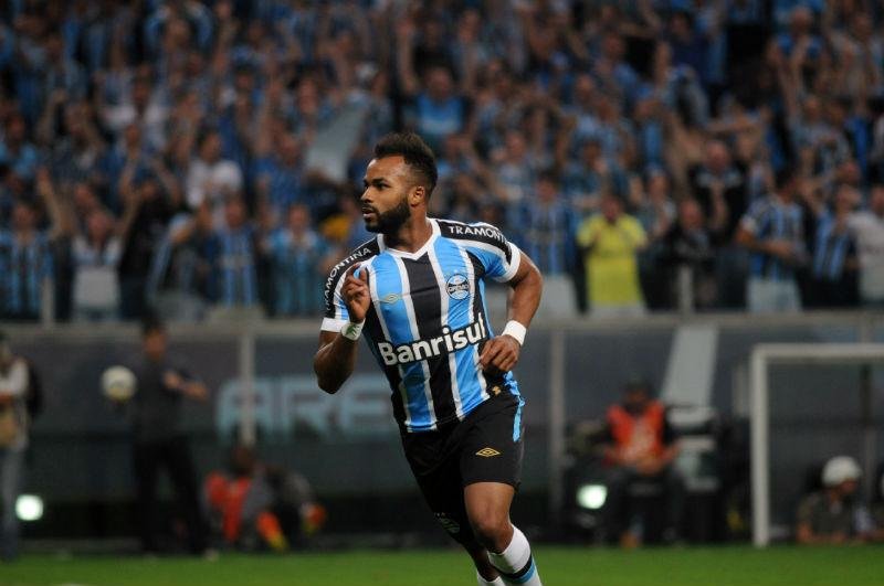 Renato quer contar com Fernandinho no Gr&ecirc;mio 