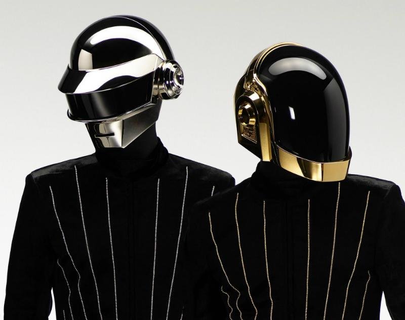 O grupo Daft Punk oculta cuidadosamente sua identidade