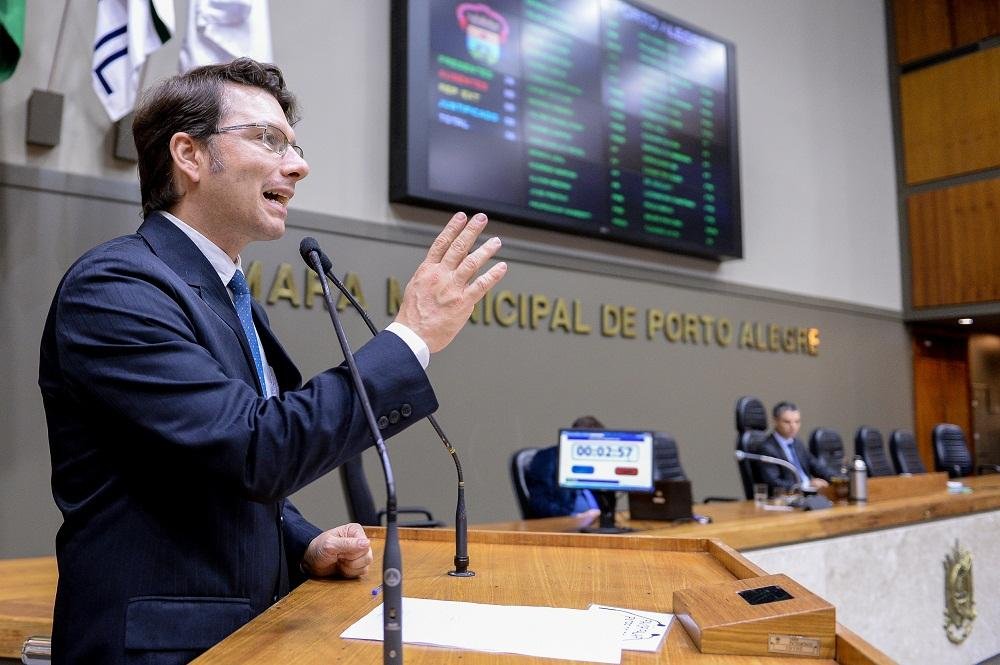 Juiz manda C&acirc;mara empossar vereador Prof. Alex Fraga do PSol como membro da Mesa Diretora