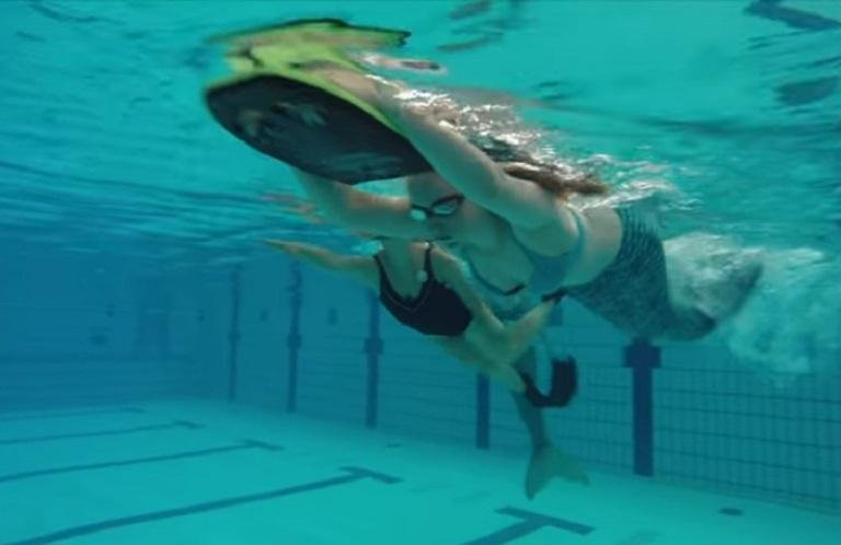 Curso ensina a nadar como sereia na Holanda 
