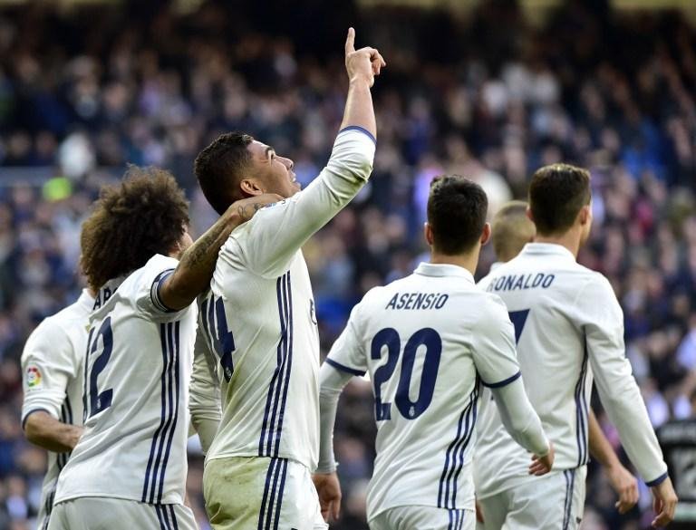 Real Madrid goleia Granada e iguala recorde de invencibilidade