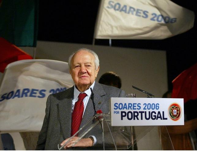 Morre aos 92 anos o ex-presidente de Portugal M&aacute;rio Soares 