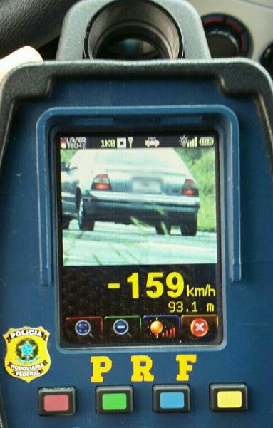 PRF flagrou 310 ve&iacute;culos acima da velocidade na Freeway