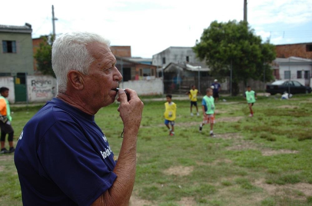 "Eu aprendi a jogar em campo ruim", lembra Flecha