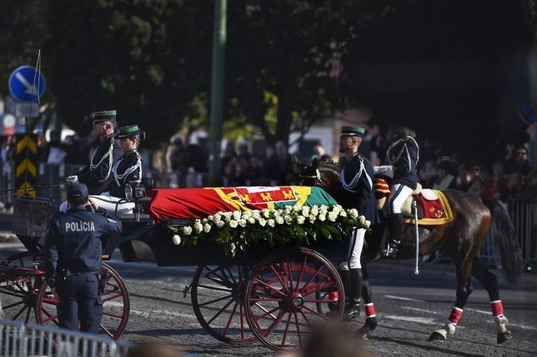 Cortejo f&uacute;nebre de M&aacute;rio Soares come&ccedil;a em Lisboa