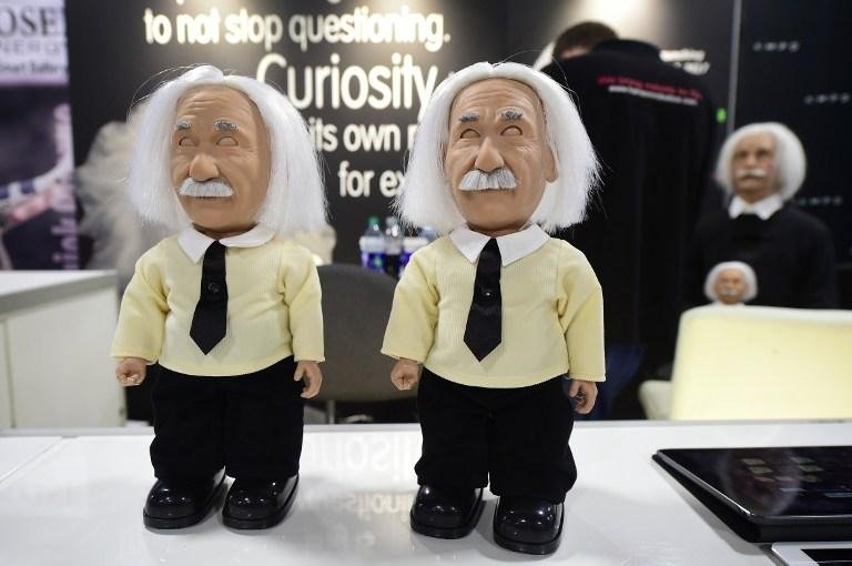 Rob&ocirc; de Einstein responde a comandos de voz e pode ajudar as crian&ccedil;as a fazer seus deveres de casa