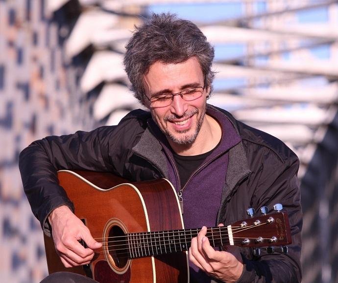 Vitor Ramil se apresenta pela primeira vez em show solo no Santander Cultural no dia 25 de janeiro