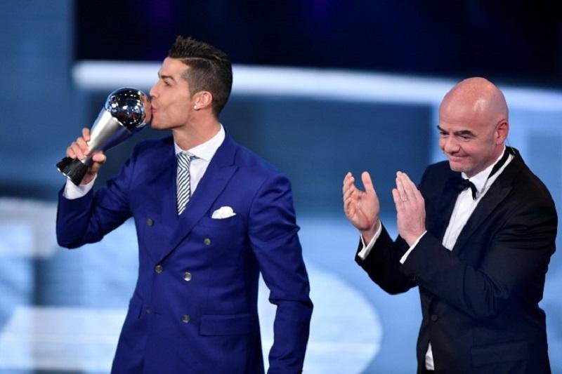 Cristiano Ronaldo foi eleito melhor do mundo pela quarta vez
