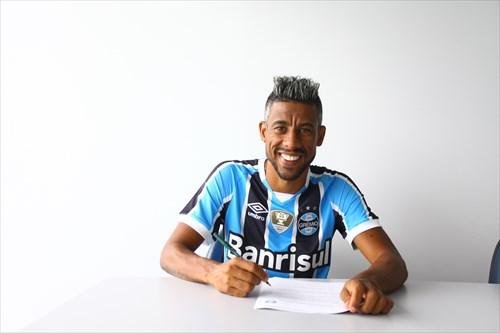 L&eacute;o Moura assinou contrato at&eacute; dezembro