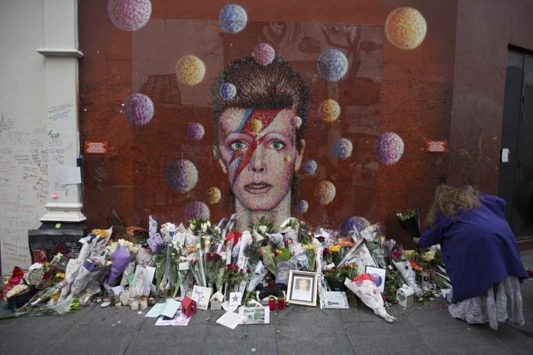 F&atilde;s homenageiam m&uacute;sico, que morreu h&aacute; um ano