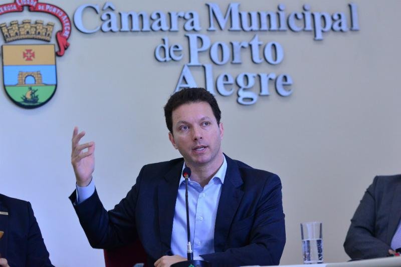 Marchezan anuncia projeto para reduzir sal&aacute;rios de CCs