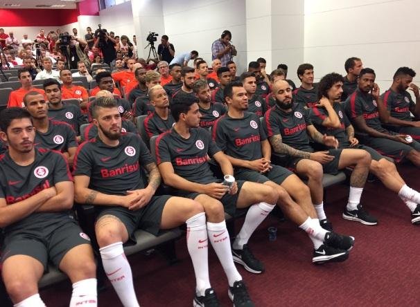 Grupo de jogadores se reapresentou na manh&atilde; desta quarta-feira
