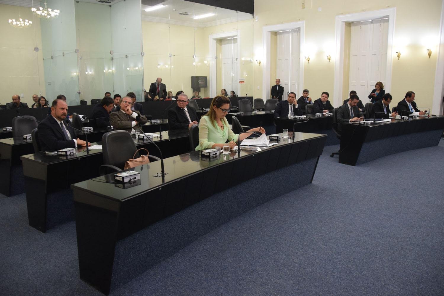 Deputados de Alagoas querem lagosta, camar&atilde;o, picanha na chapa e rosquinha h&uacute;ngara