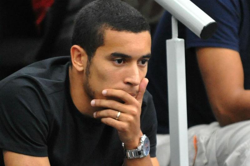 Posso obrig&aacute;-lo a cumprir 1 ano e quatro meses de contrato, diz Melo sobre William 