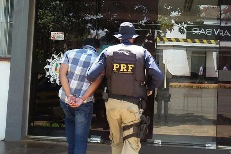 Foragido responde a processos criminais desde 1998, em crimes de roubo, furto e estelionato