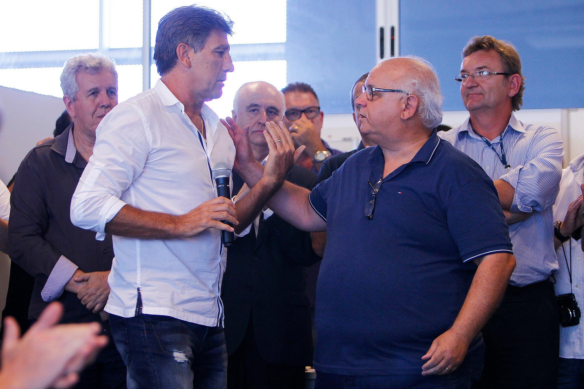 Romildo Bolzan disse que clube tem que entrar em todas as competi&ccedil;&otilde;es com for&ccedil;a m&aacute;xima