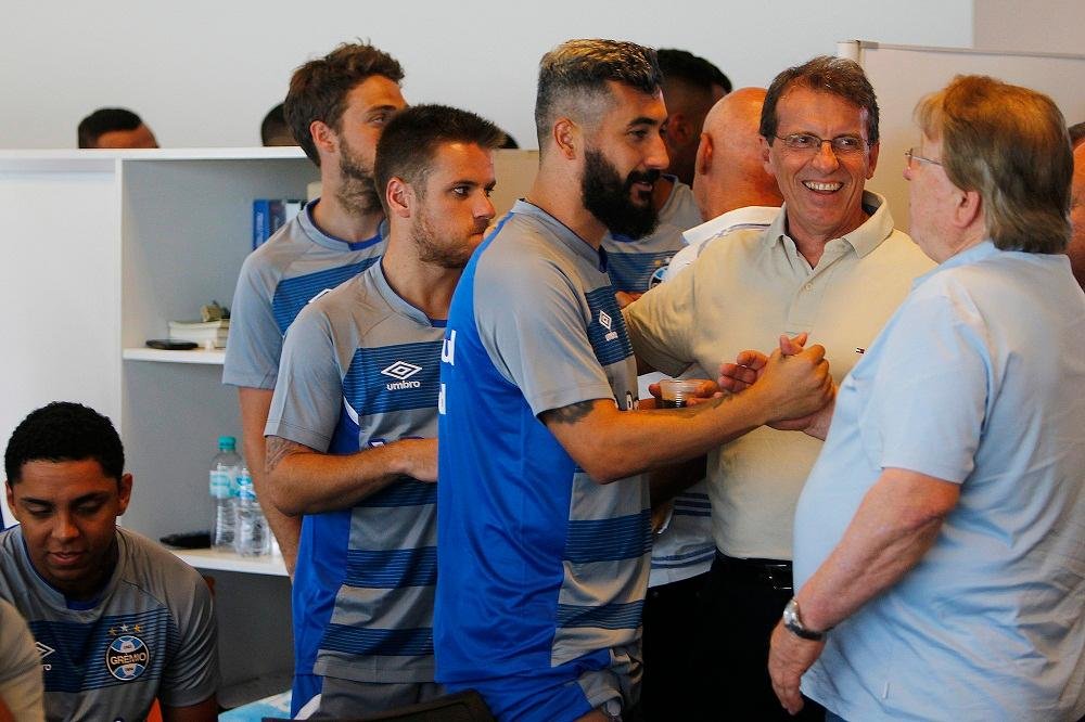 Bolzan confirma renova&ccedil;&atilde;o de Douglas com o Gr&ecirc;mio