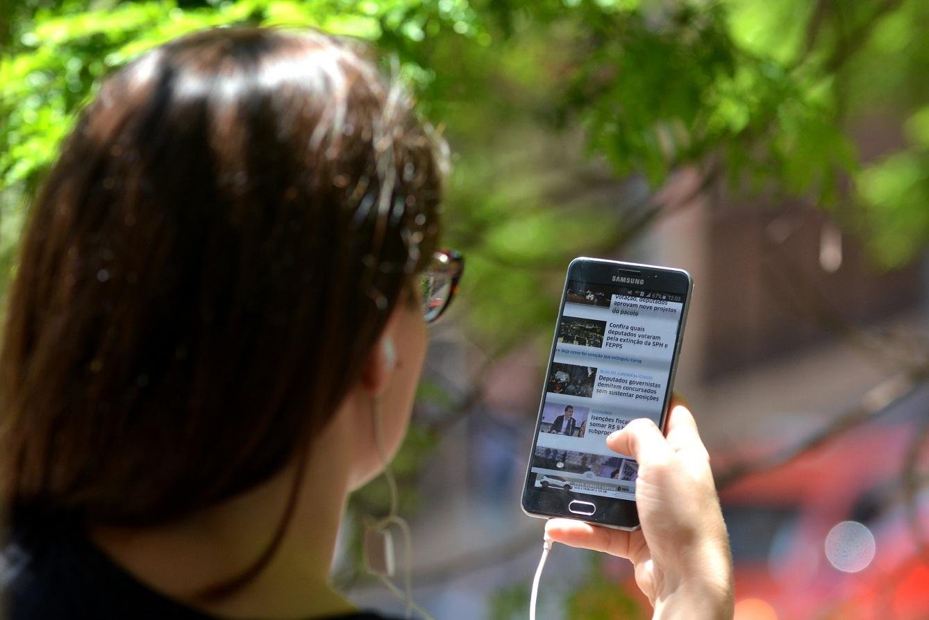 Tr&ecirc;s em cada quatro pessoas usam smartphones nos Estados Unidos