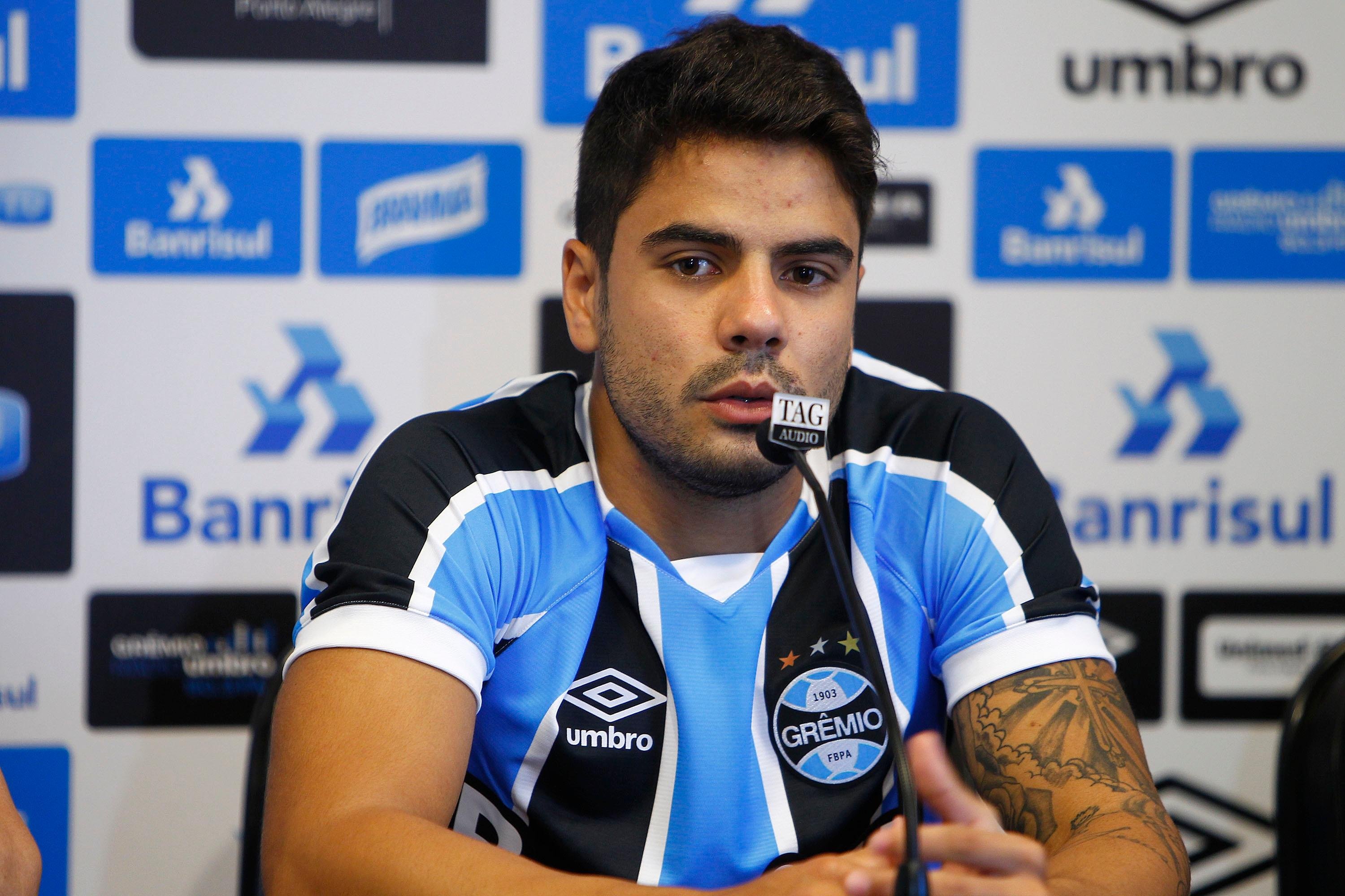 Gr&ecirc;mio acerta detalhes com empres&aacute;rios e clube paranaense para fechar transa&ccedil;&atilde;o 