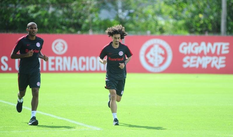 Vald&iacute;via ainda recupera-se de uma pancada no tornozelo