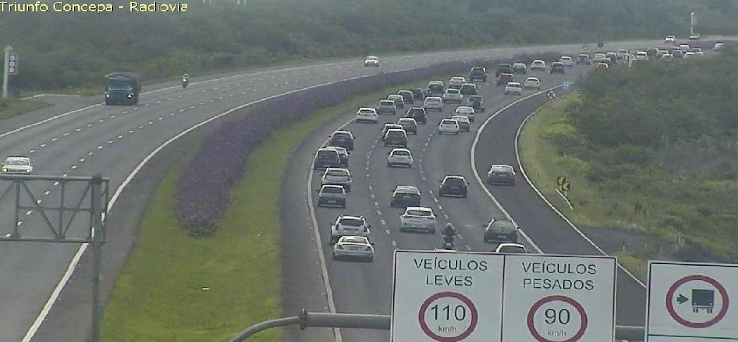 Mais de 38 mil j&aacute; viajaram para o litoral pela freeway nesta sexta