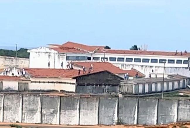 Pelo menos 10 detentos morreram durante a rebeli&atilde;o