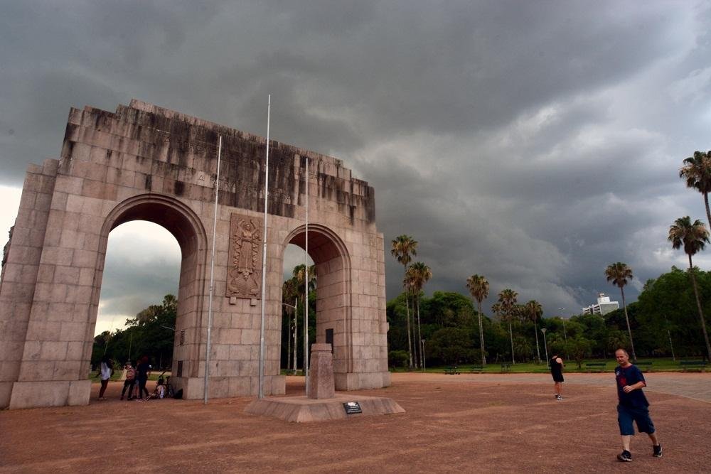 Frente fria trar&aacute; instabilidade para o Rio Grande do Sul durante a segunda-feira