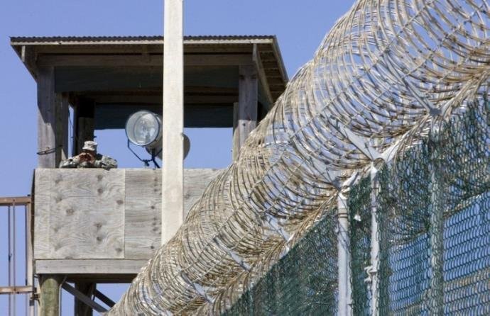 Dez presos procedentes de Guant&aacute;namo chegam a Om&atilde;
