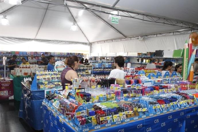 Feira do material escolar de Porto Alegre ter&aacute; pre&ccedil;os 30% abaixo do mercado