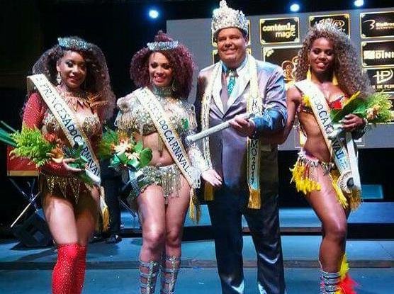 Princesas Tayn&aacute; Viera e Ilana Xavier, rei momo Mauricio Mello, e rainha Raquel Sampaio