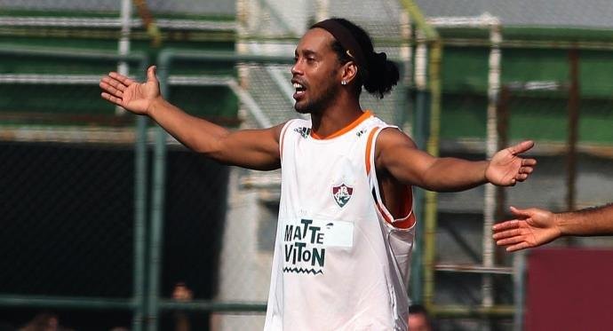 Coritiba far&aacute; proposta nesta ter&ccedil;a-feira para Ronaldinho Ga&uacute;cho