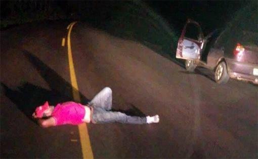 Homem parou o ve&iacute;culo na ERS 406 e tirou uma &acute;soneca&acute; no acostamento