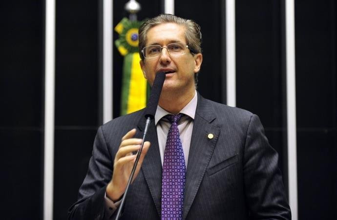 Parlamentar disse que dar&aacute; continuidade &agrave;s viagens para promover sua candidatura