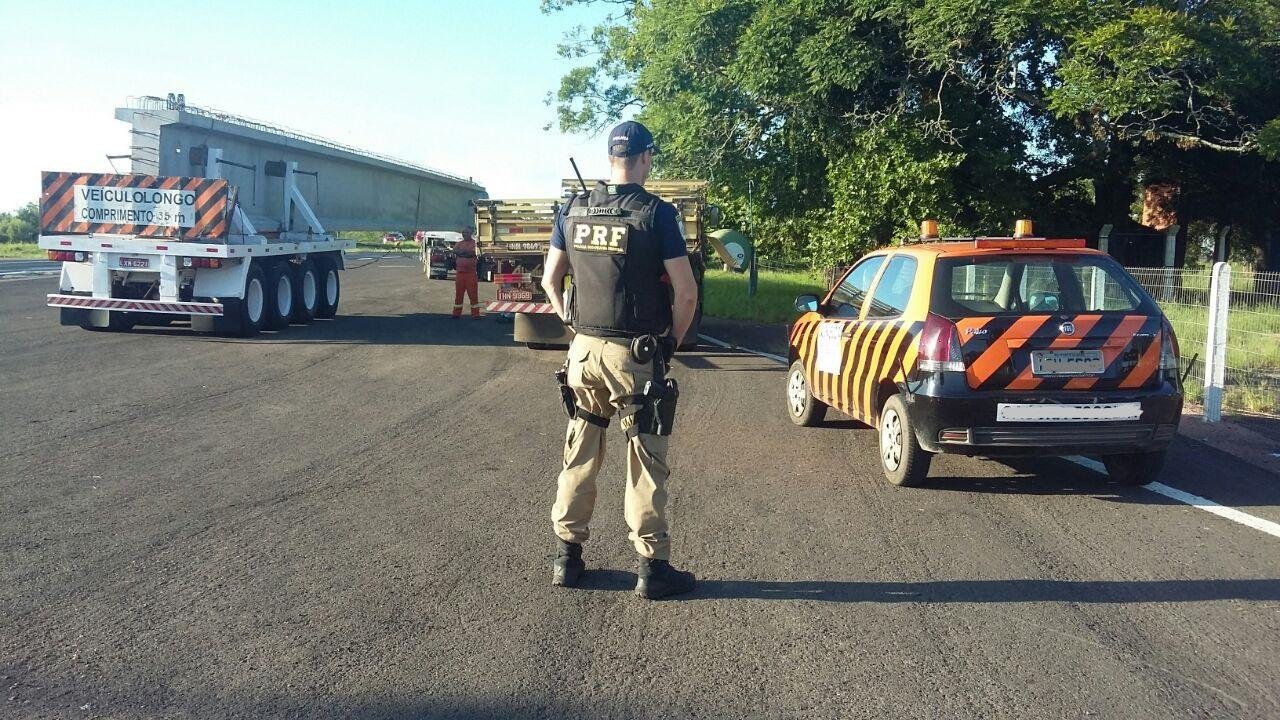 PRF flagra motorista de escolta embriagado na BR 290