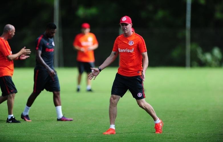 Zago busca alternativas t&aacute;ticas no time do Inter 