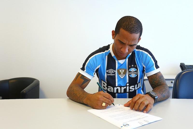 	Jael assinou contrato de um ano com o Gr&ecirc;mio