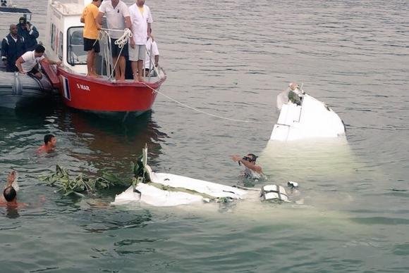 Dois corpos ainda continuam dentro da aeronave caiu caiu no Litoral de Paraty