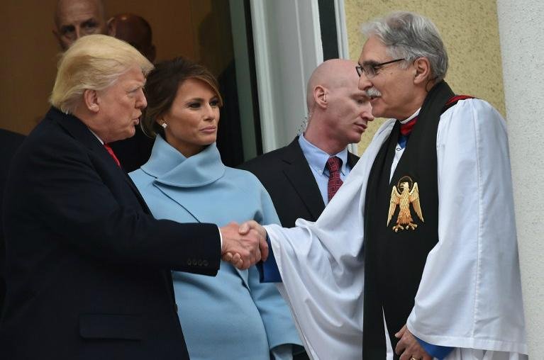 Ap&oacute;s ato em uma igreja episcopal de Washington, presidente ir&aacute; a Casa Branca encontrar Obama