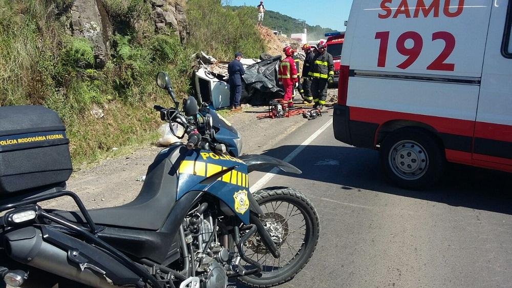 Acidente entre carro e caminh&atilde;o mata quatro na BR 470, em Garibaldi