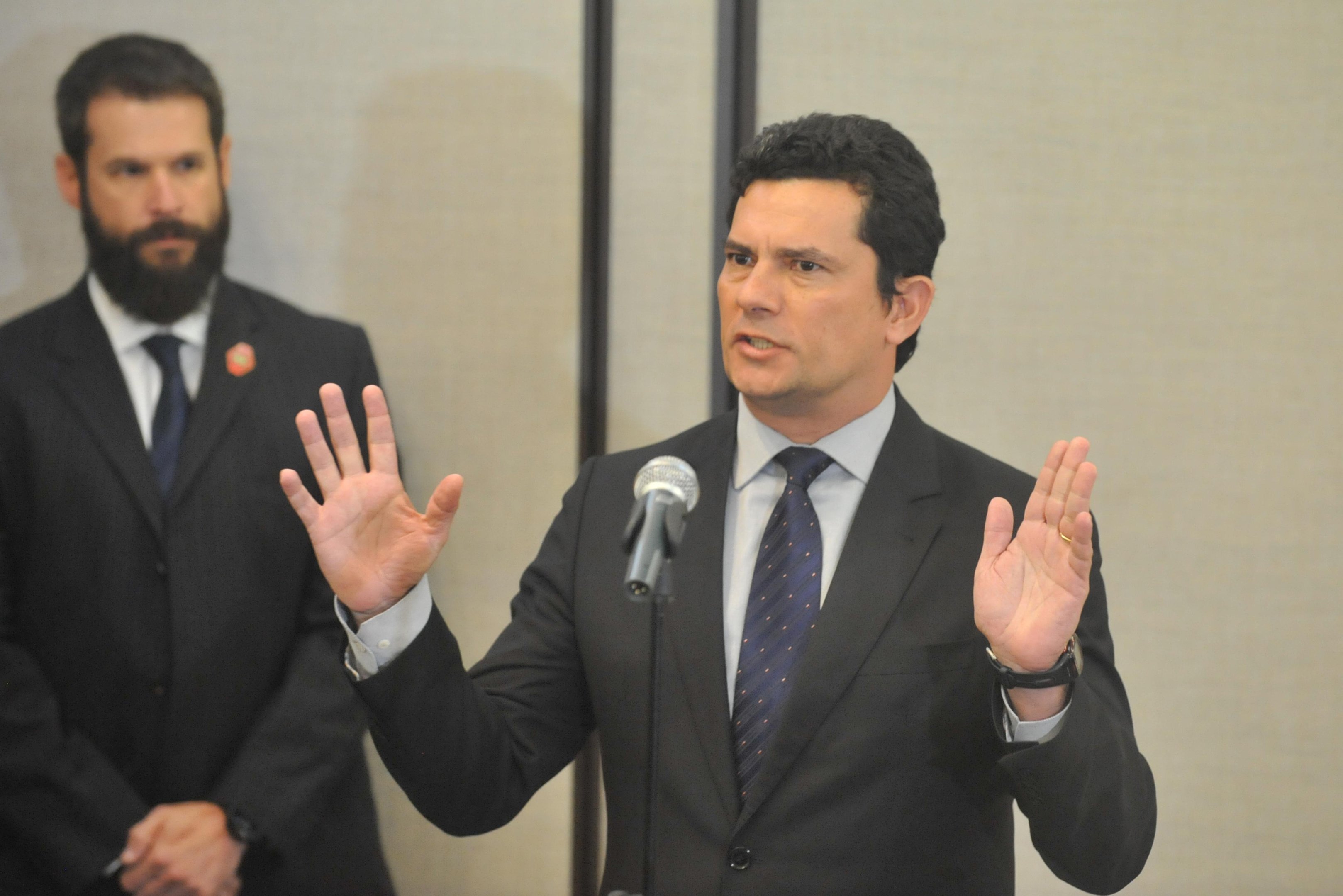 Teori Zavascki foi um her&oacute;i, diz S&eacute;rgio Moro em vel&oacute;rio de ministro 