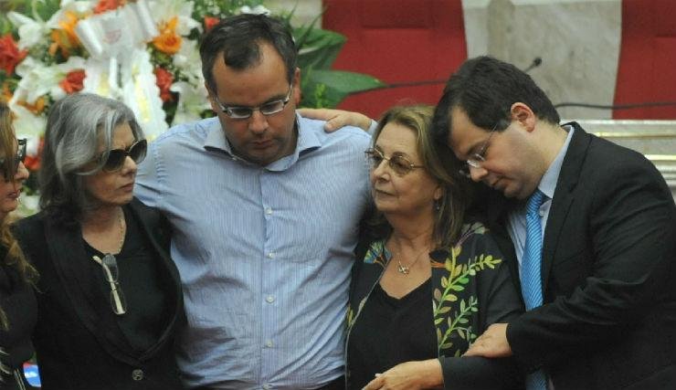 Francisco Zavascki pediu para que seus seguidores denunciem os "fakes" criados ap&oacute;s a morte do pai