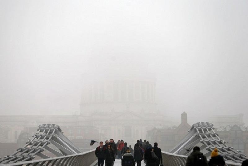 Neblina obriga a anular voos em Londres