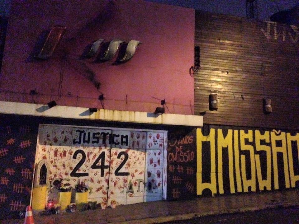 Associa&ccedil;&atilde;o dos Familiares de V&iacute;timas e Sobreviventes da Trag&eacute;dia de Santa Maria quer responsabilizar agentes p&uacute;blicos
