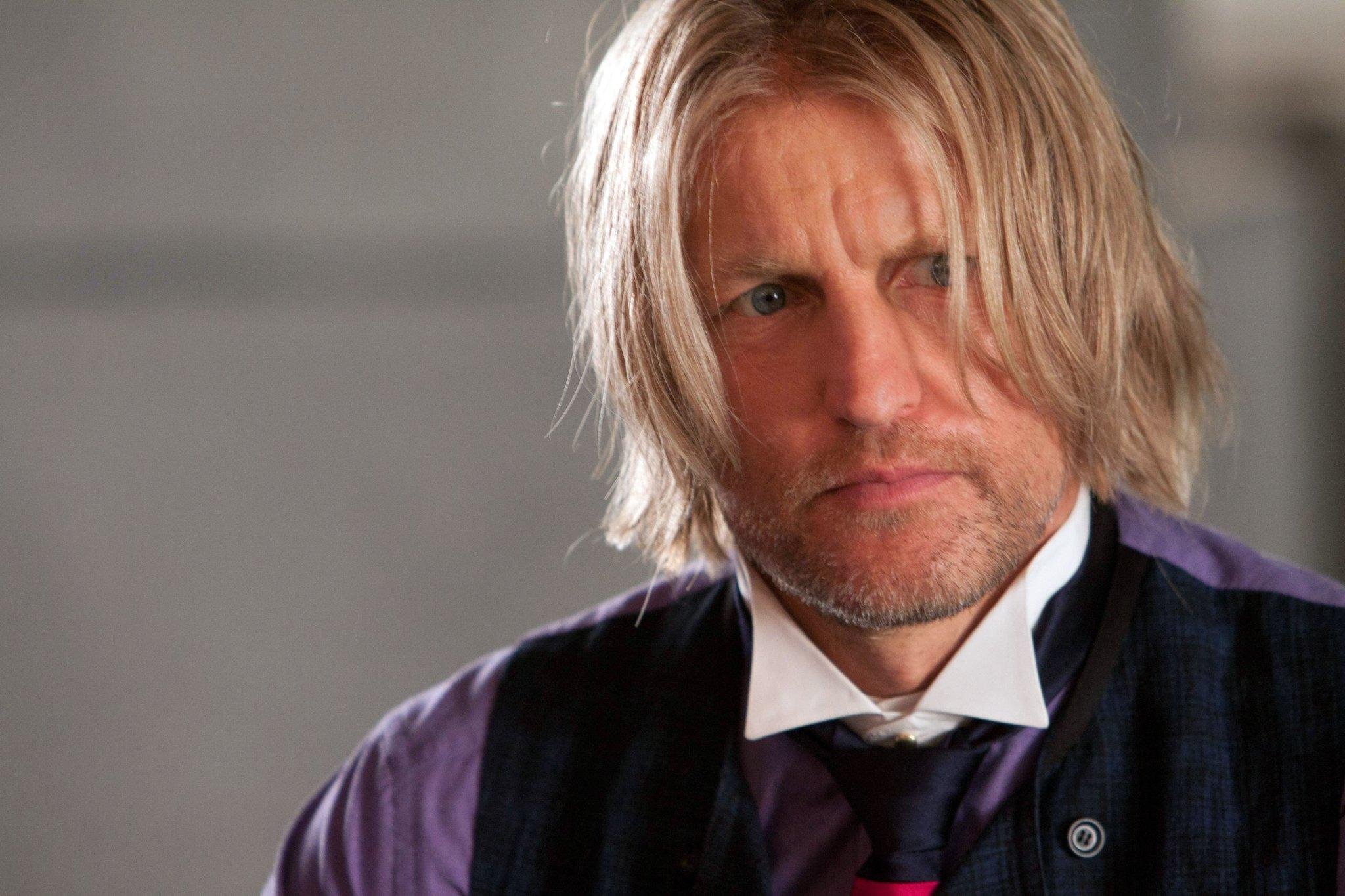 Ator ficou conhecido por intepretar Haymitch Abernathy na saga "Jogos Vorazes"