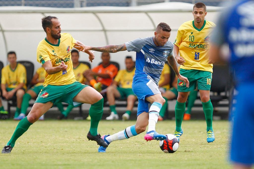 Gr&ecirc;mio venceu jogo-treino por 7 a 0 no CT