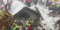 Retirados seis novos corpos de escombros de hotel soterrado na Itália