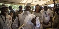 Após tentar ignorar sua derrota nas eleições presidências, Jammeh acabou abandonado Banjul na noite de sábado
