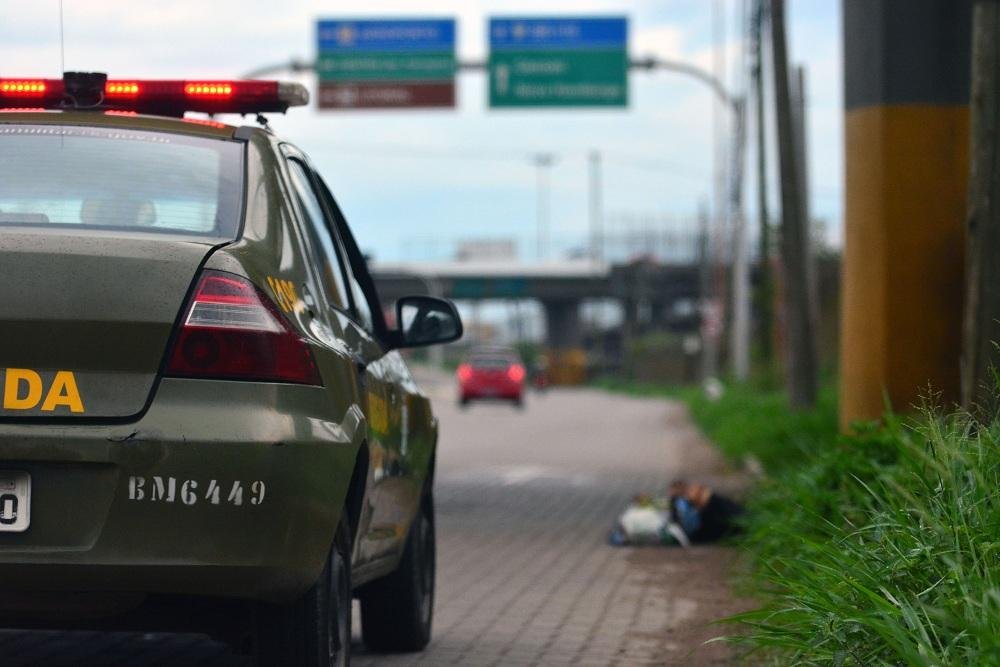 Corpo de homem &eacute; encontrado em viaduto da freeway